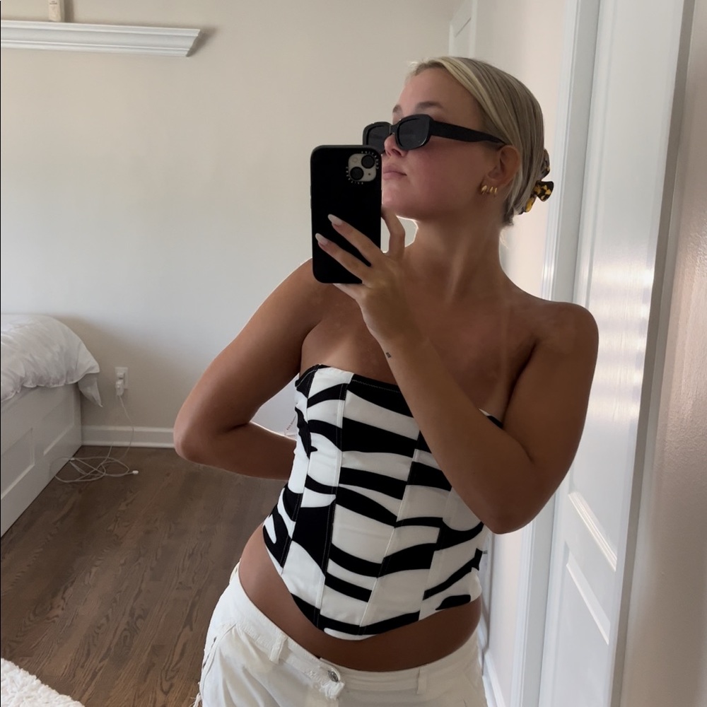 White fox black and white corset styled top (zipper in back) NEVER WORN